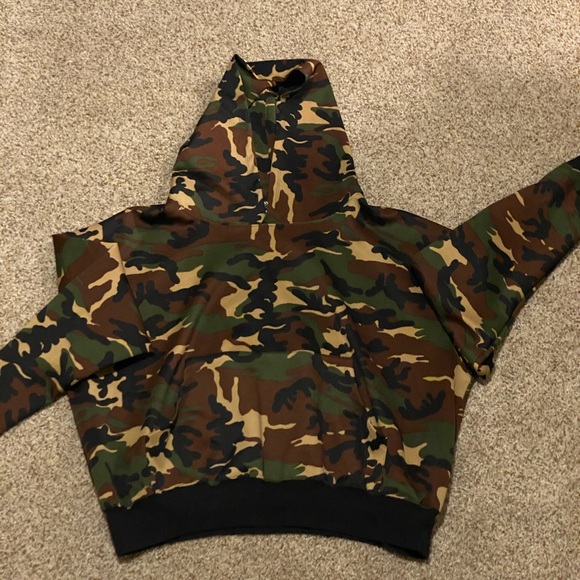 Camouflage Hoodie - Picture 3 of 4